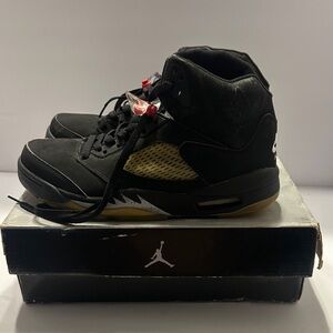 Jordan Men's Sneakers in Black and Gold Jordan v retro